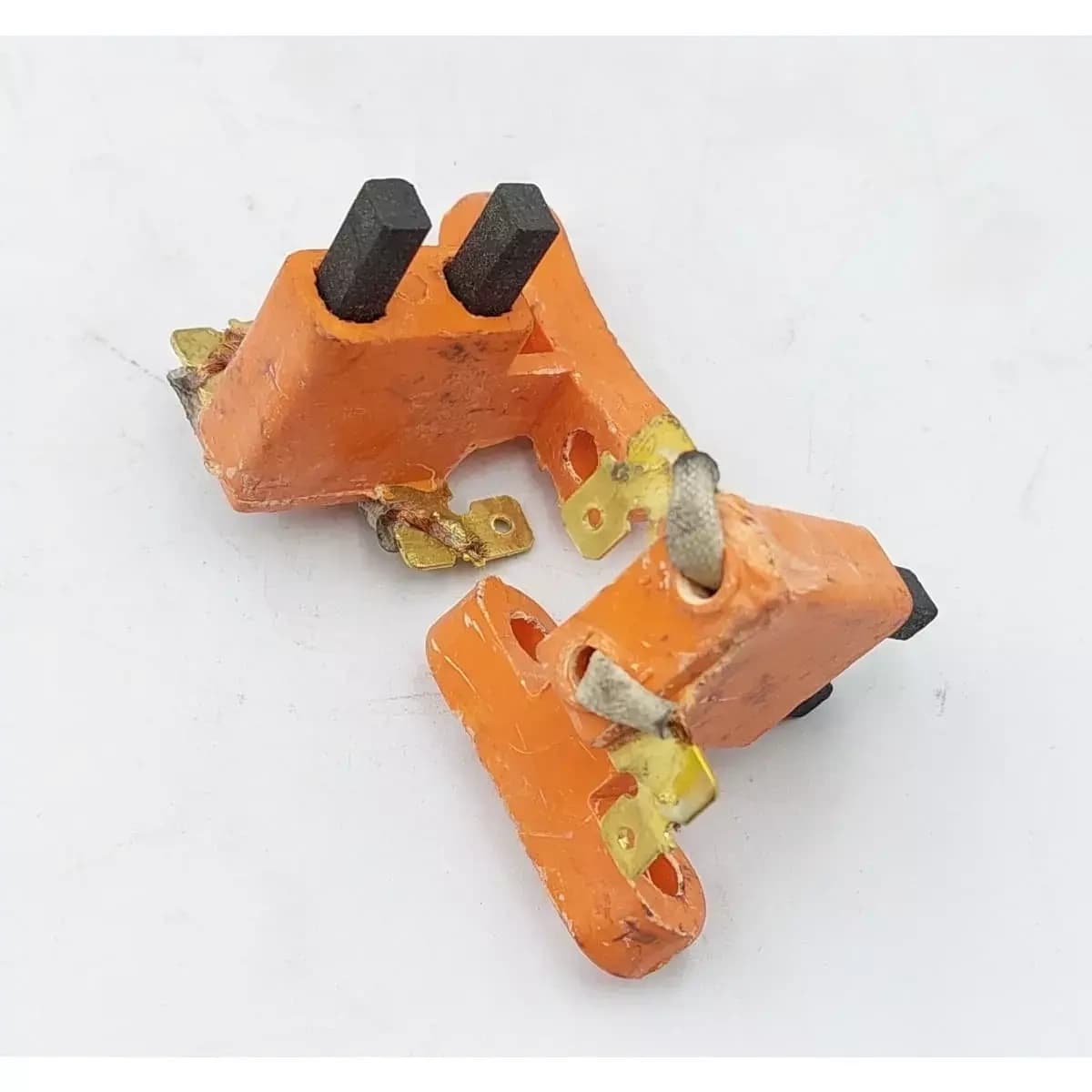 Elektrografitové kartáčky 2 ks. pro DEGB7503K (poz. O11)